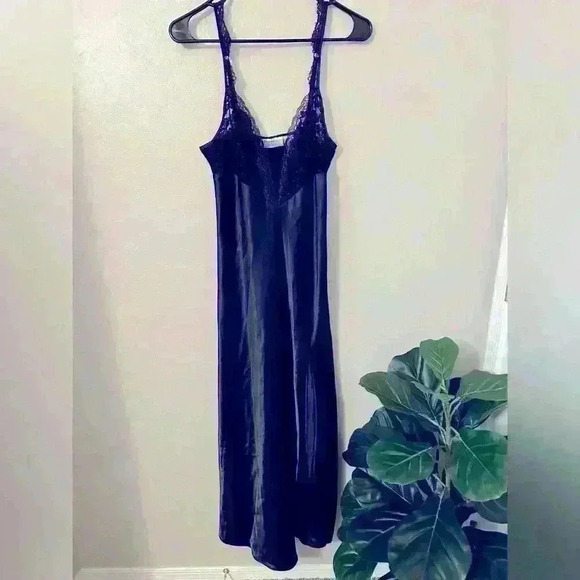 Vintage Victoria’s Secret Satin and Lace Chemise Slip Dress Nightgown Size Med - Picture 1 of 5